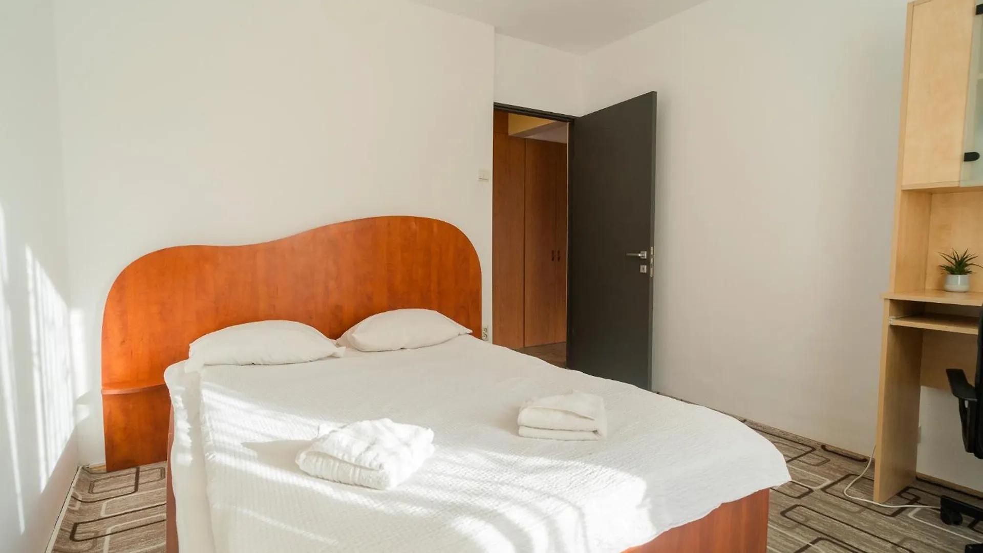 Rustic & Spacious 3Br Apartment Bukarest 0*,  Rumänien