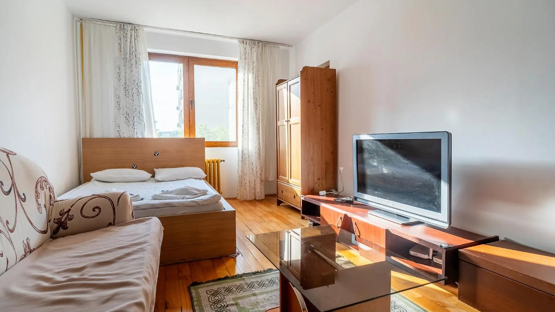 Rustic & Spacious 3Br Apartment Bukarest